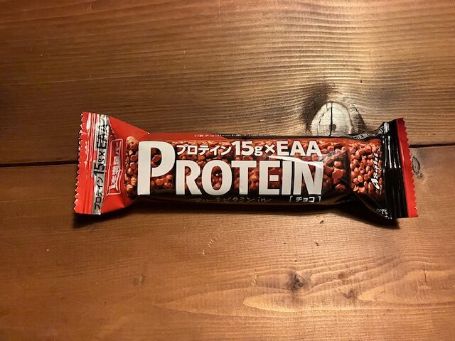 アサヒグループ食品の1本満足バープロテインです。