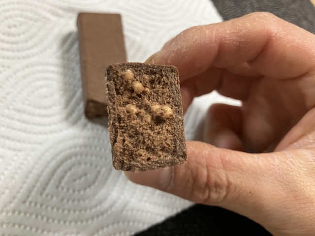 inバープロテインベイクドチョコの断面です。