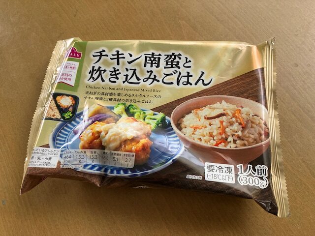 チキン南蛮と炊き込みご飯のパッケージです。