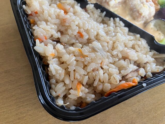 炊き込みご飯を拡大しています。