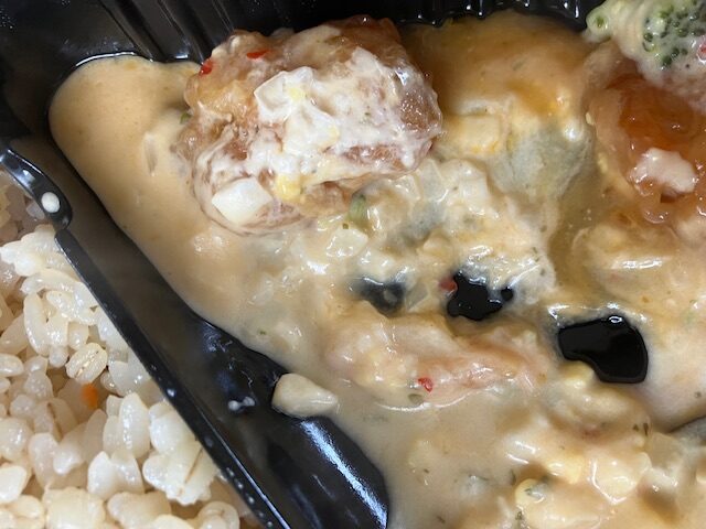 チキン南蛮にかかるタルタルソースです。