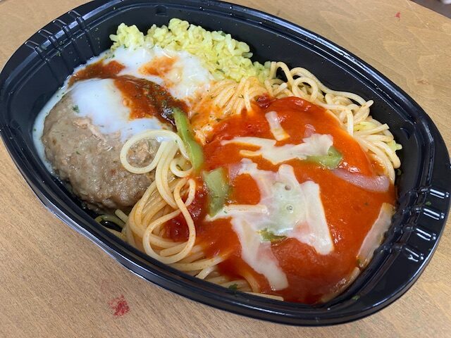 トップバリュ濃厚ナポリタン&ボロネーゼドリアとハンバーグです
