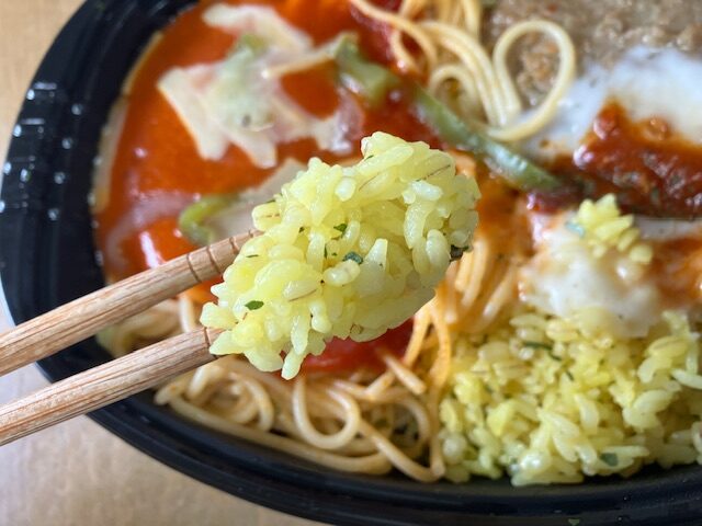 トップバリュ濃厚ナポリタン&ボロネーゼドリアとハンバーグのご飯です。