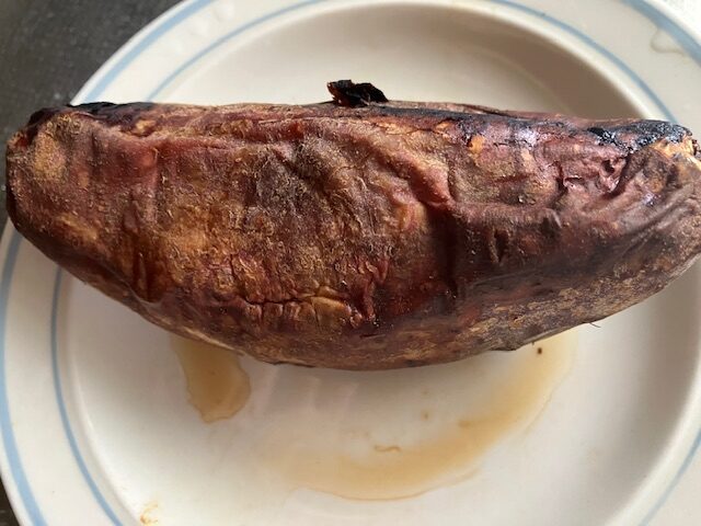 電子レンジで温めた焼き芋です。