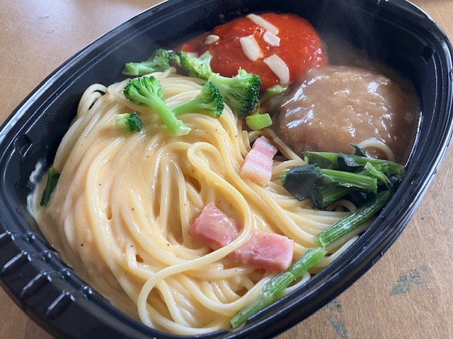 トップバリュ「ダブルハンバーグ＆カルボナーラ」です。